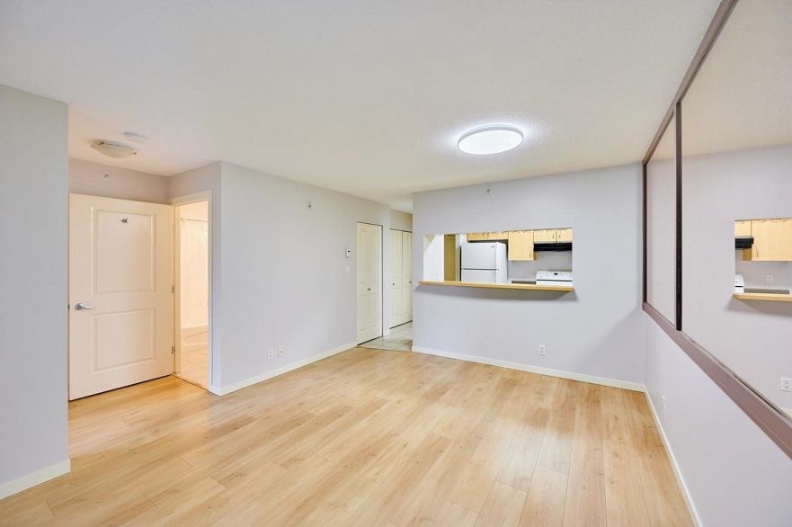 318 3638 Vanness Avenue