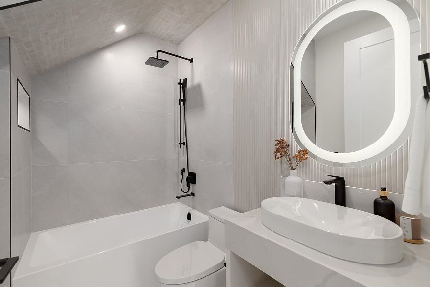 2 2976 W 13th Avenue