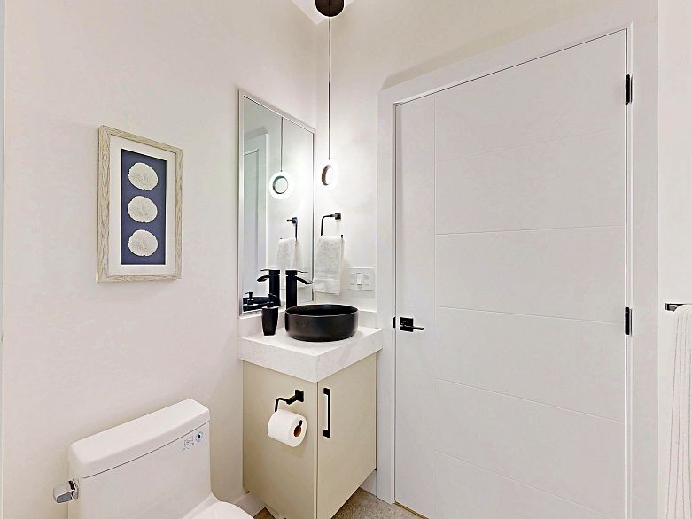 2 3425 Archimedes Street