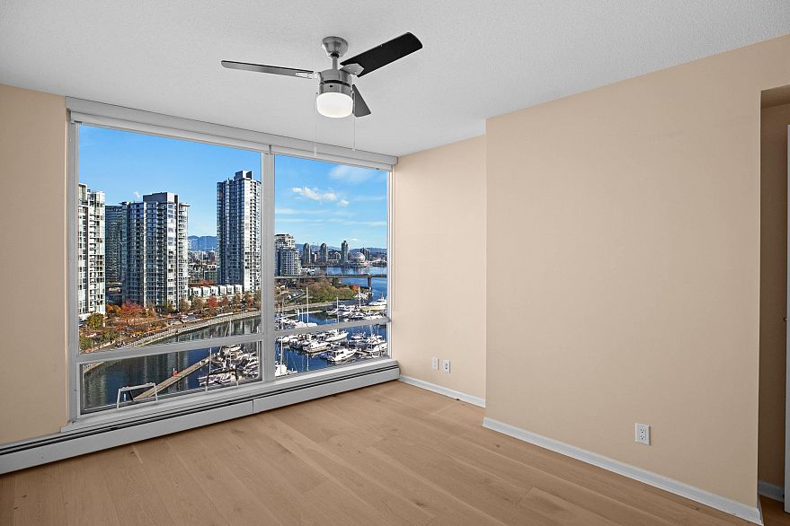 1601 1228 Marinaside Crescent