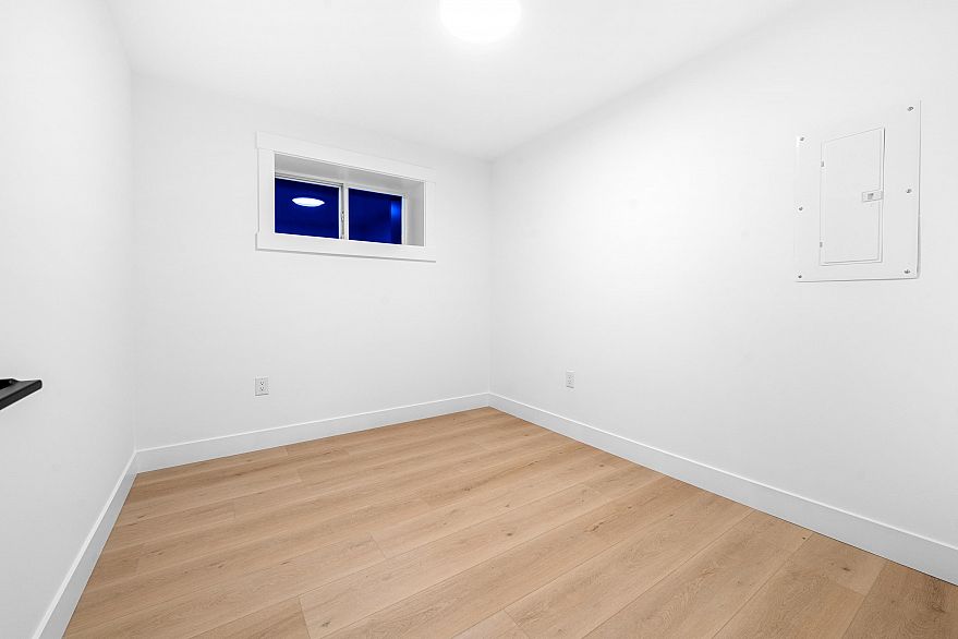 4990 Sherbrooke Street