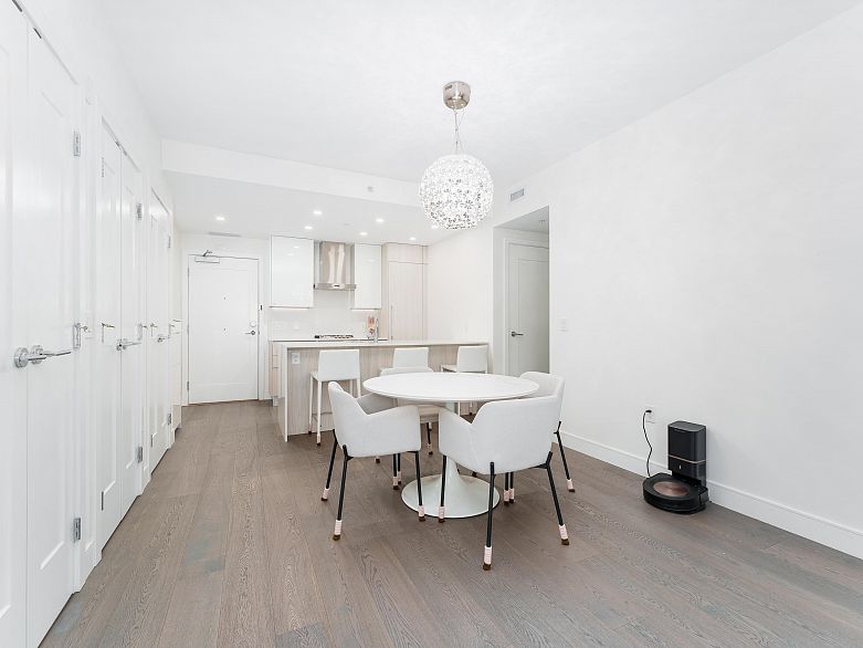 306 477 W 59th Avenue