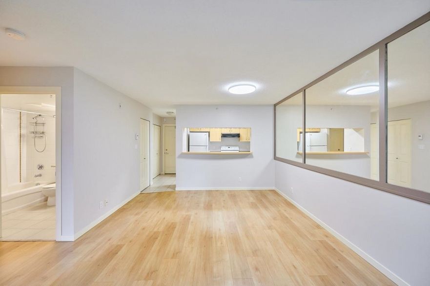 318 3638 Vanness Avenue