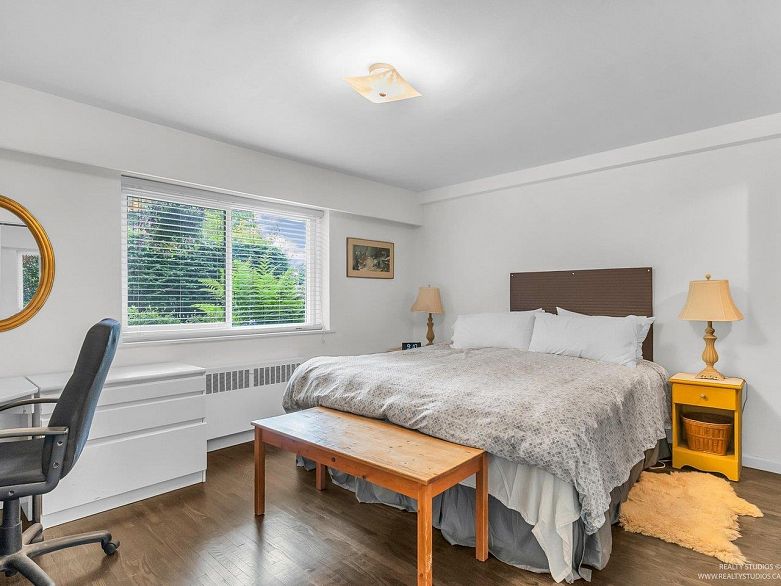 3 2146 W 43rd Avenue