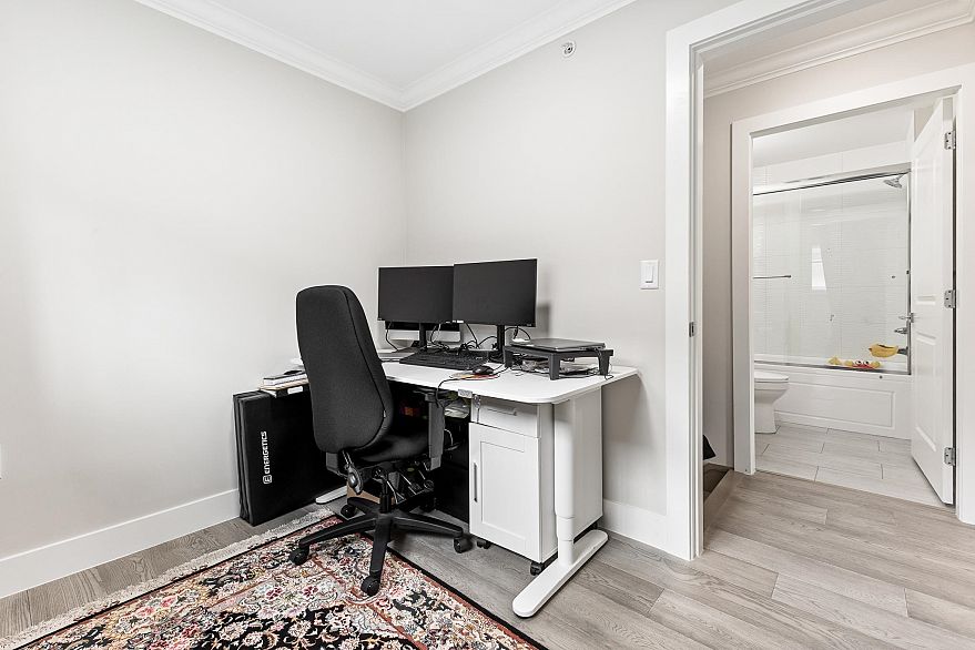 2 2786 E 46th Avenue