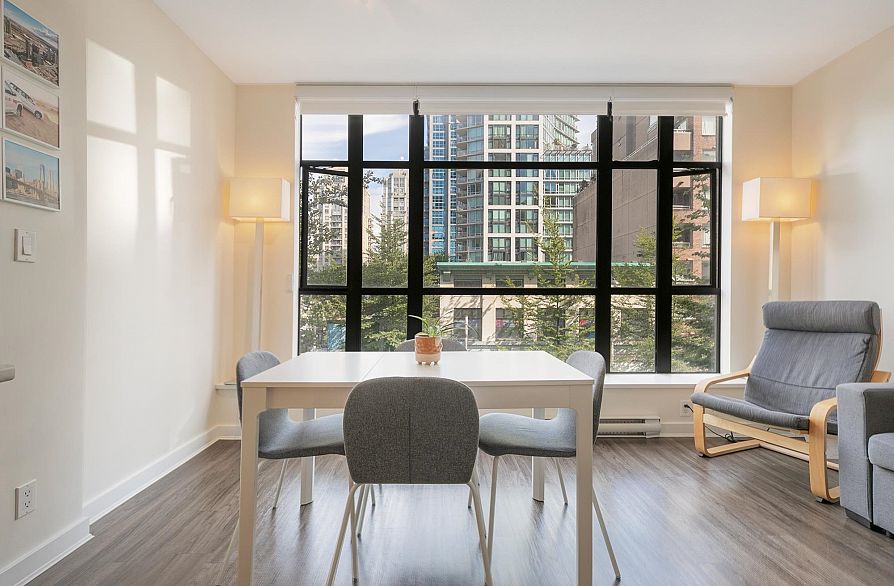 307 1249 Granville Street