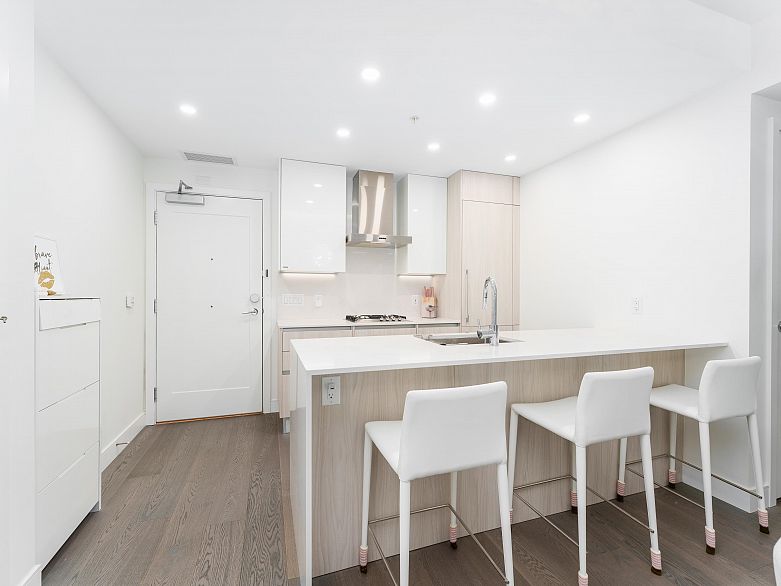 306 477 W 59th Avenue