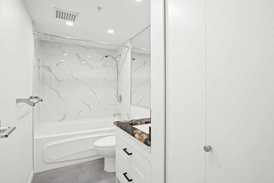 1601 1228 Marinaside Crescent