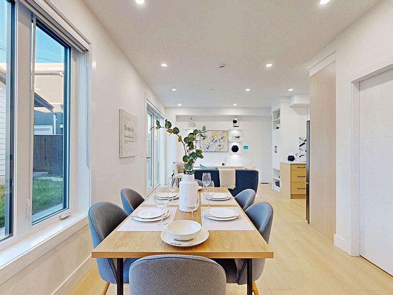 2 3425 Archimedes Street