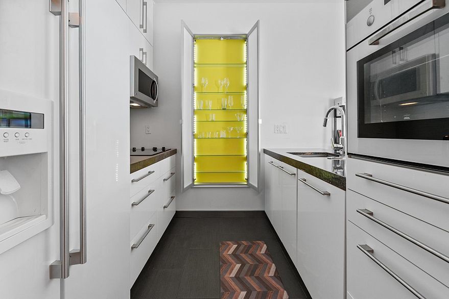 910 1010 Howe Street