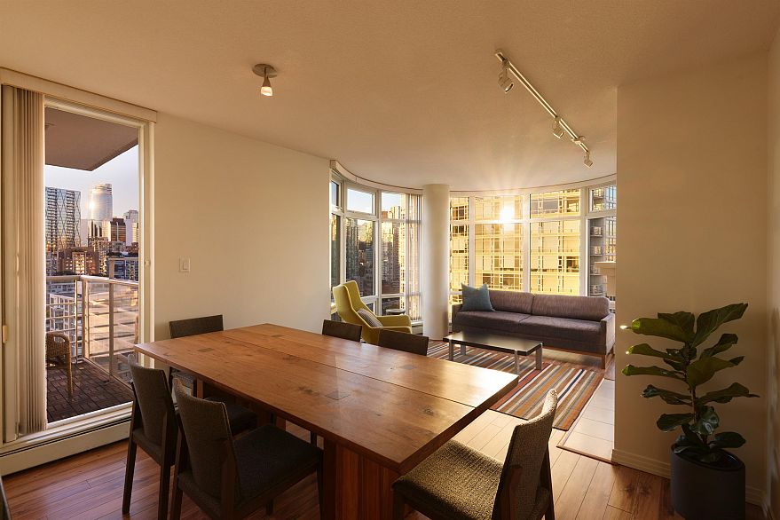 2305 1199 Marinaside Crescent