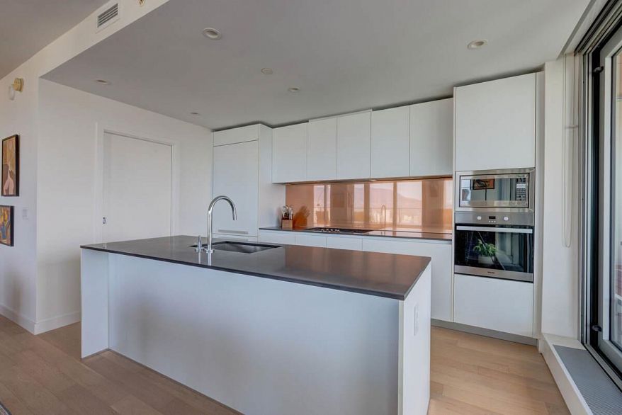 3703 1480 Howe Street