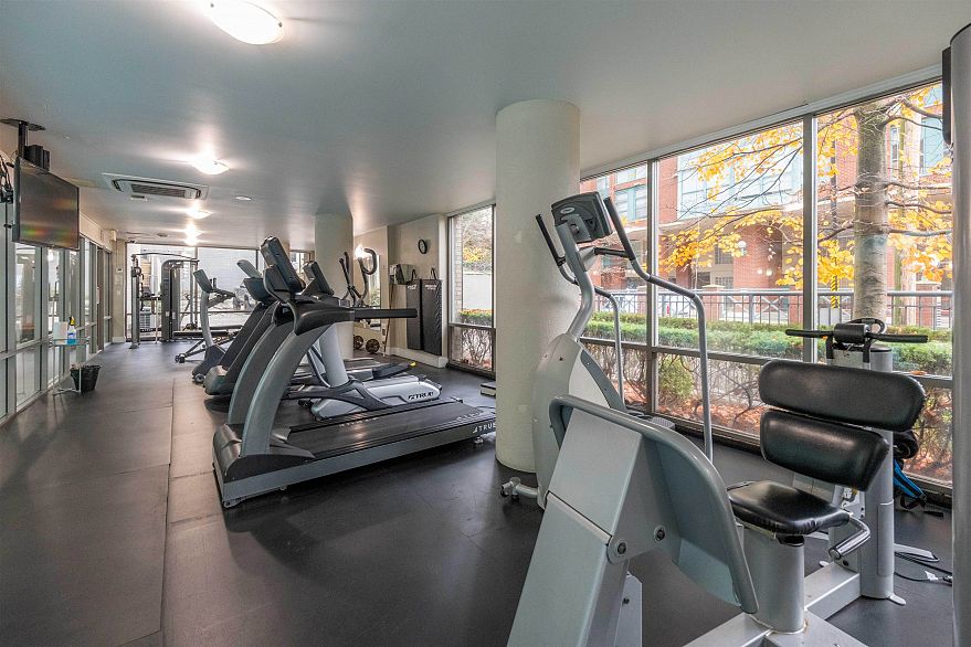 1006 928 Richards Street