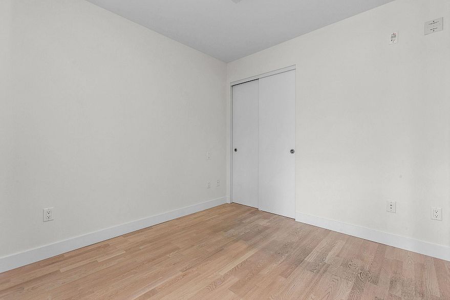 306 4355 W 10th Avenue