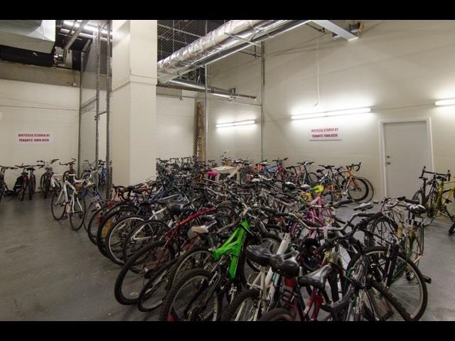 910 1010 Howe Street