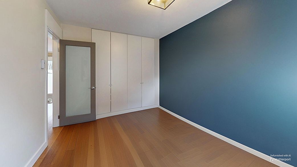 403 985 W 10th Avenue