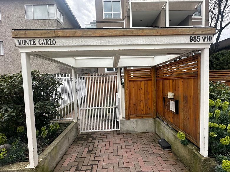 403 985 W 10th Avenue