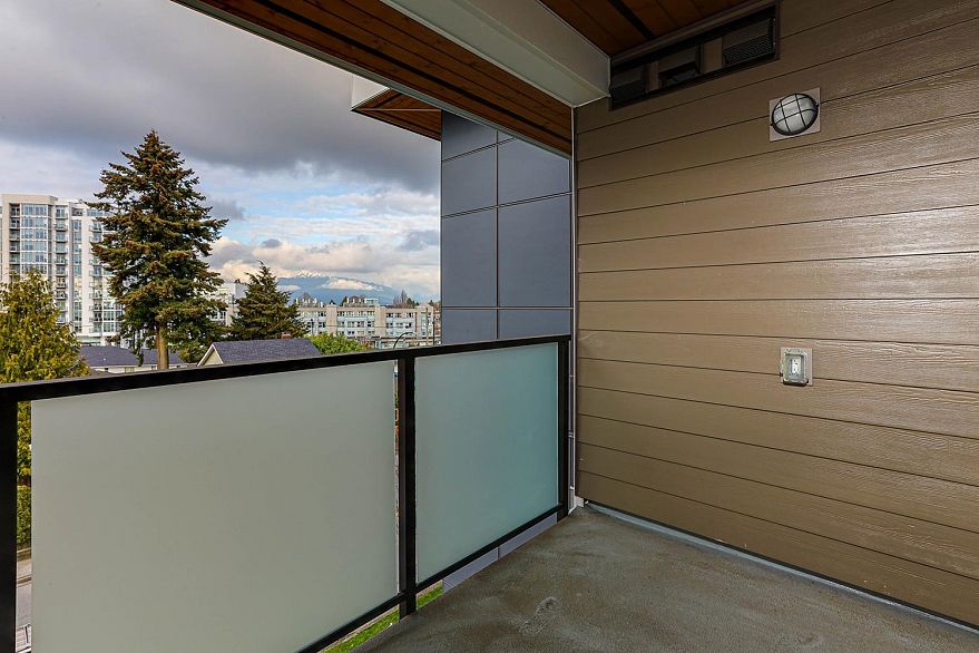 411 4933 Clarendon Street