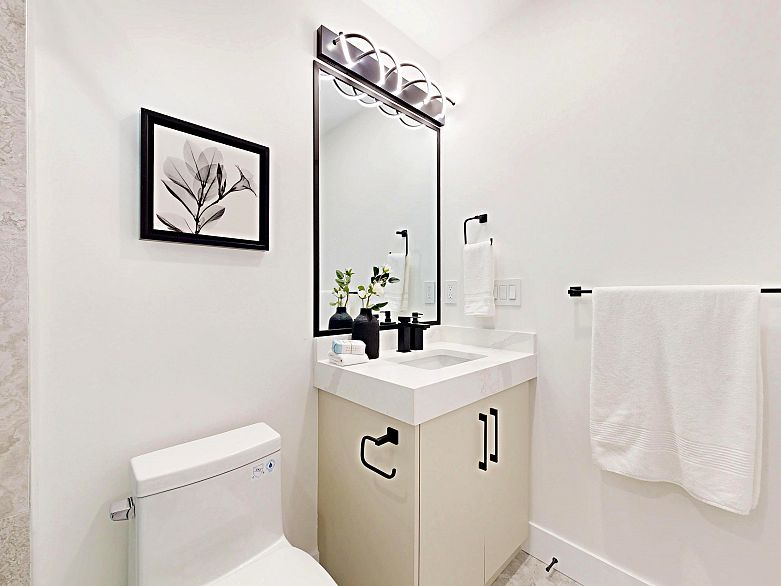 2 3425 Archimedes Street