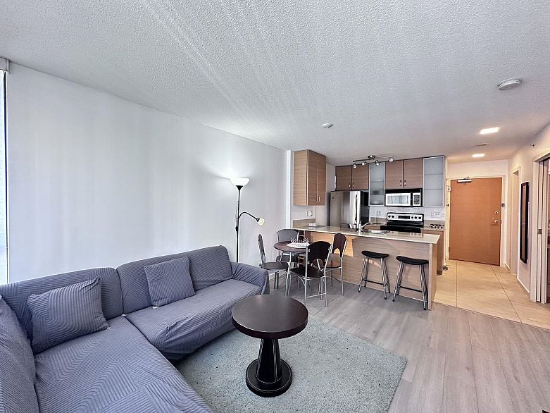 2404 977 Mainland Street