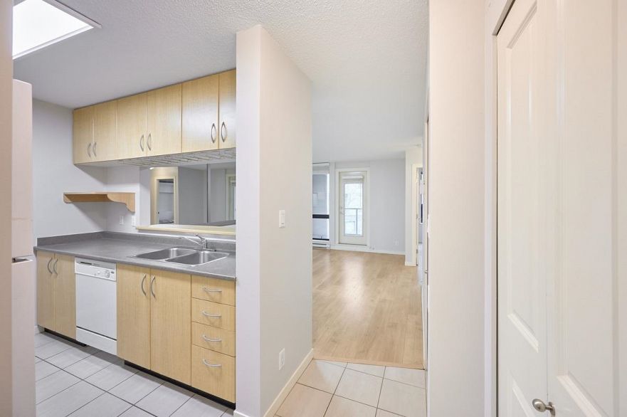 318 3638 Vanness Avenue