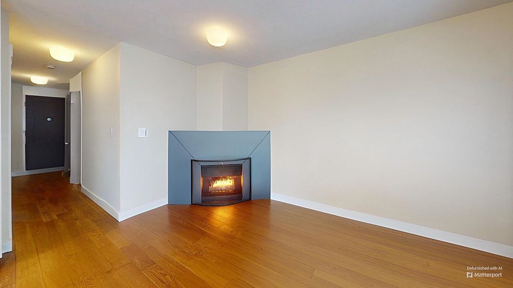 403 985 W 10th Avenue