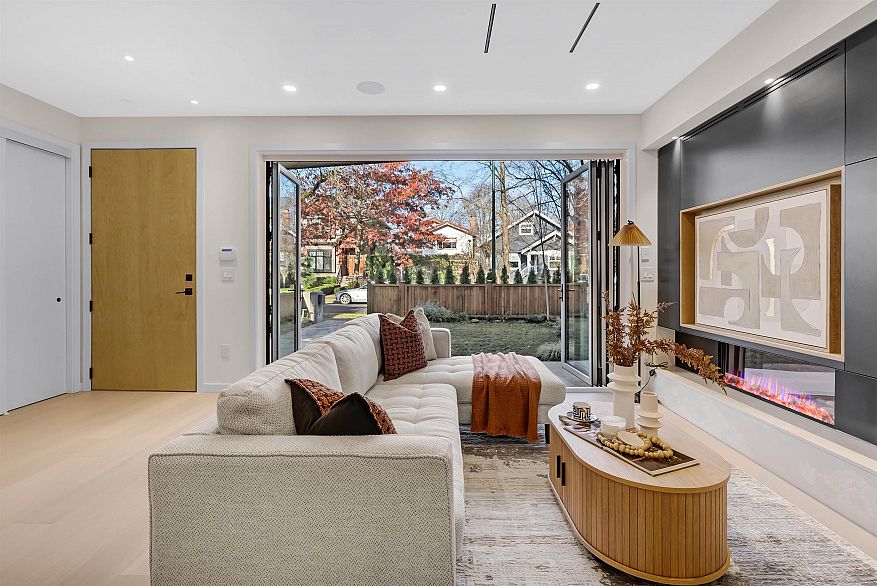 1 2764 W 14th Avenue