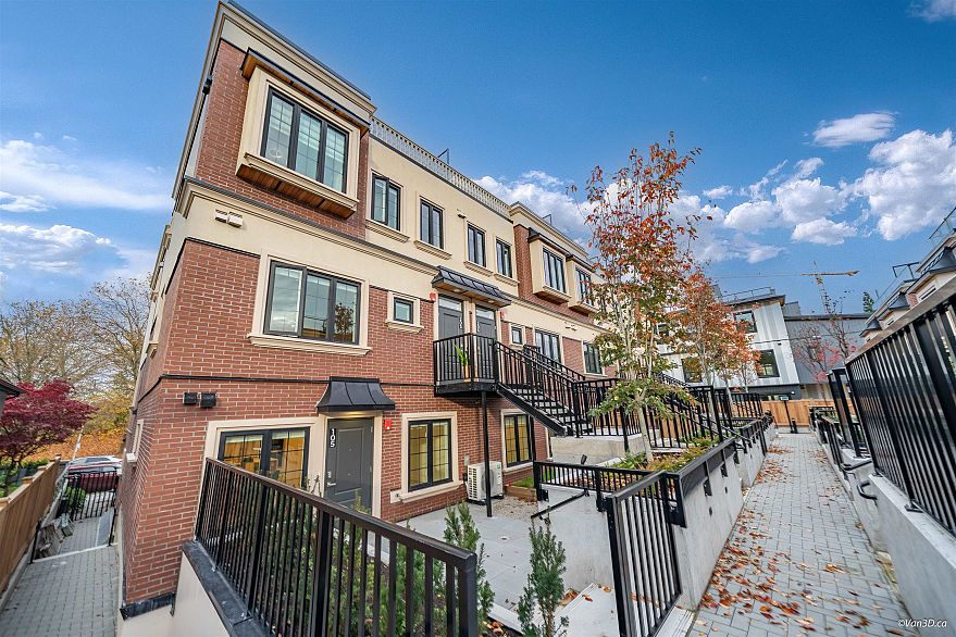 105 918 W 32nd Avenue