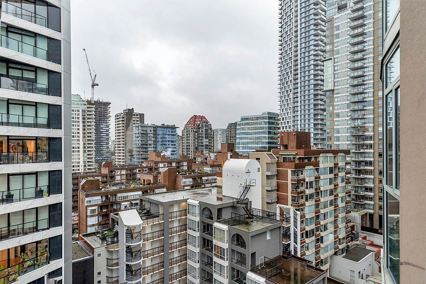 1306 1383 Howe Street