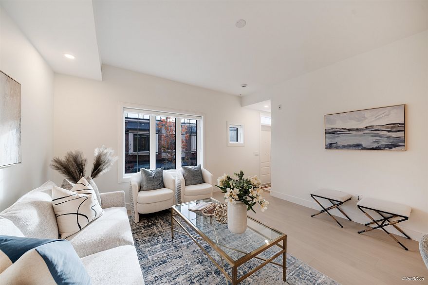 208 918 W 32nd Avenue