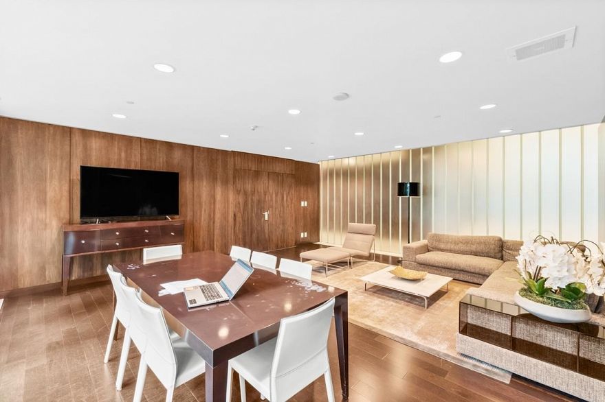 2101 1139 W Cordova Street