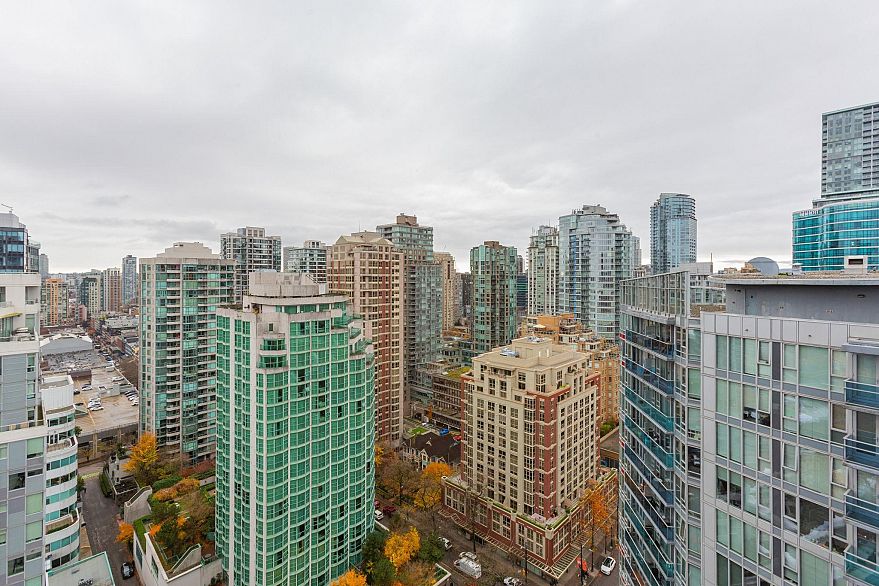 2810 233 Robson Street