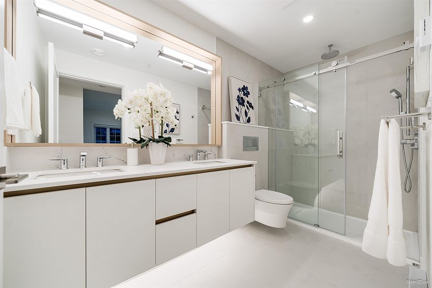 105 918 W 32nd Avenue