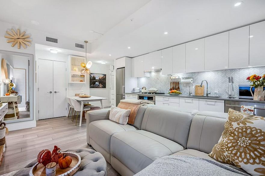 411 3581 E Kent North Avenue