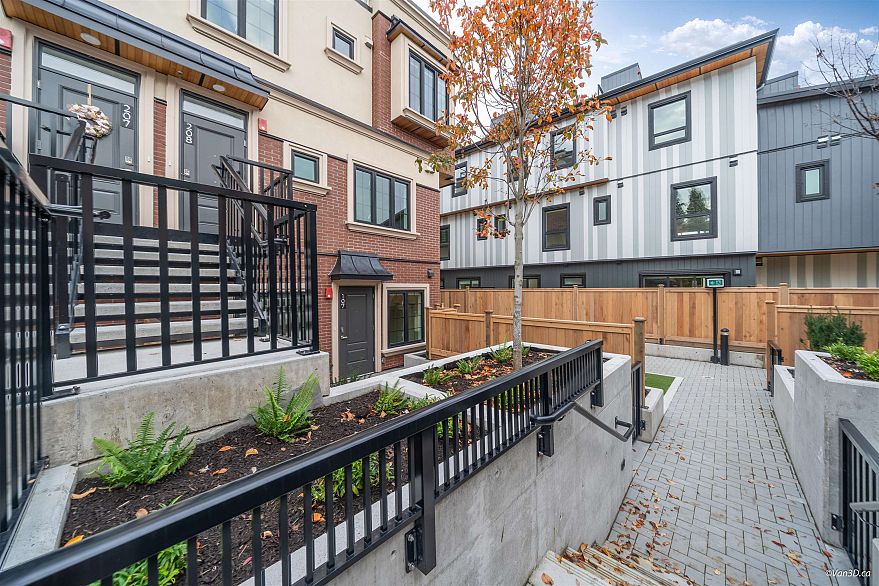 208 918 W 32nd Avenue