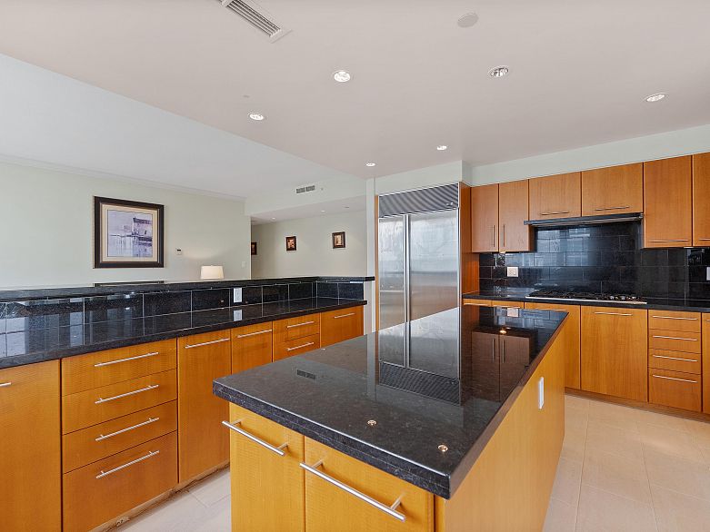 2502 323 Jervis Street