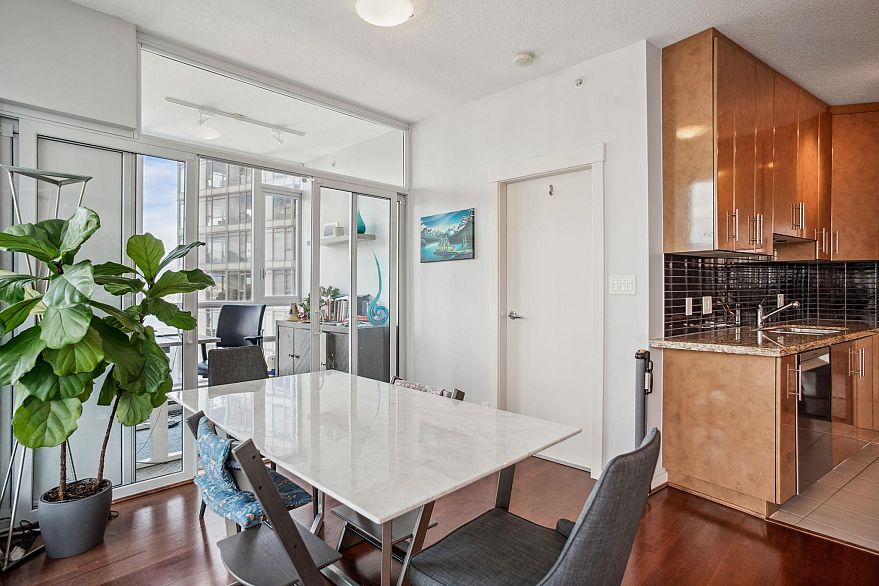 2901 1189 Melville Street