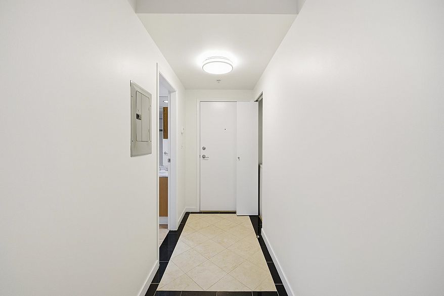 802 1367 Alberni Street