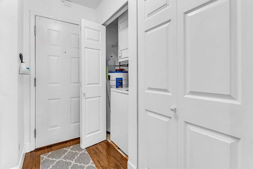 307 876 W 16th Avenue