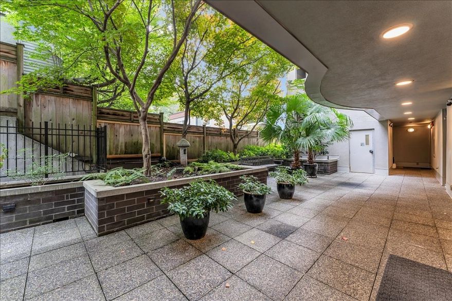 401 1330 Jervis Street