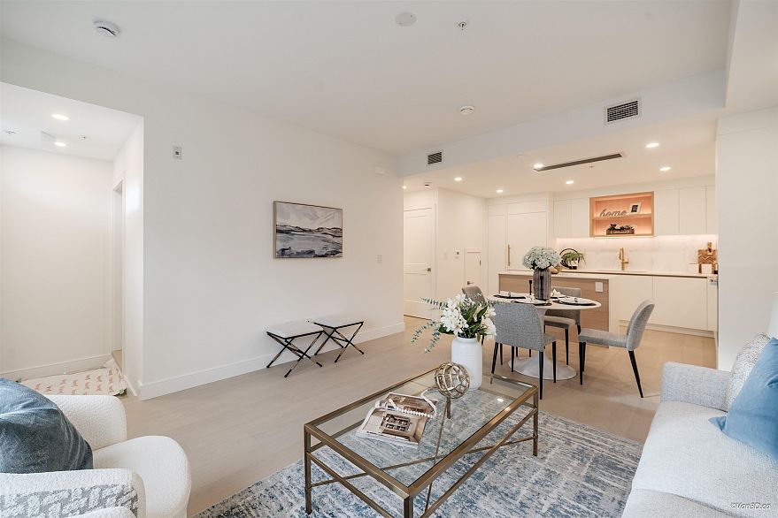 208 918 W 32nd Avenue