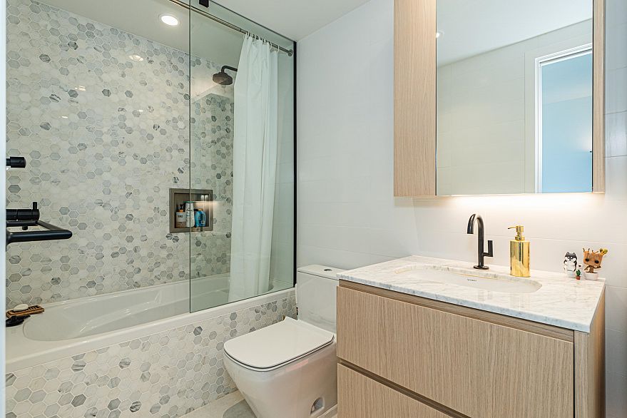 905 1365 Davie Street