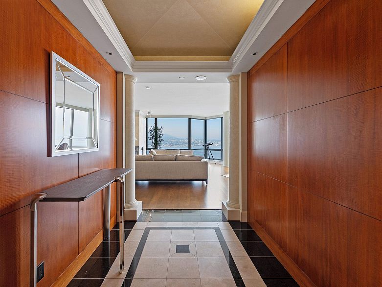 2502 323 Jervis Street