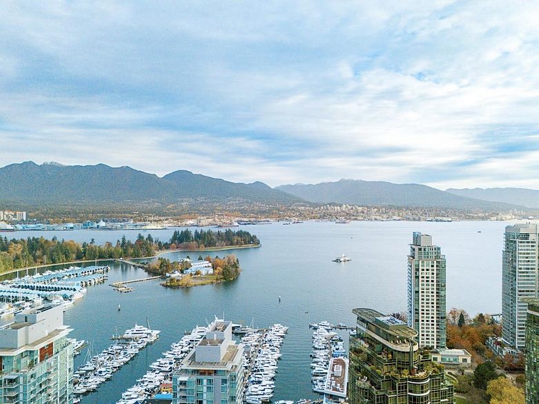 906 1333 W Georgia Street