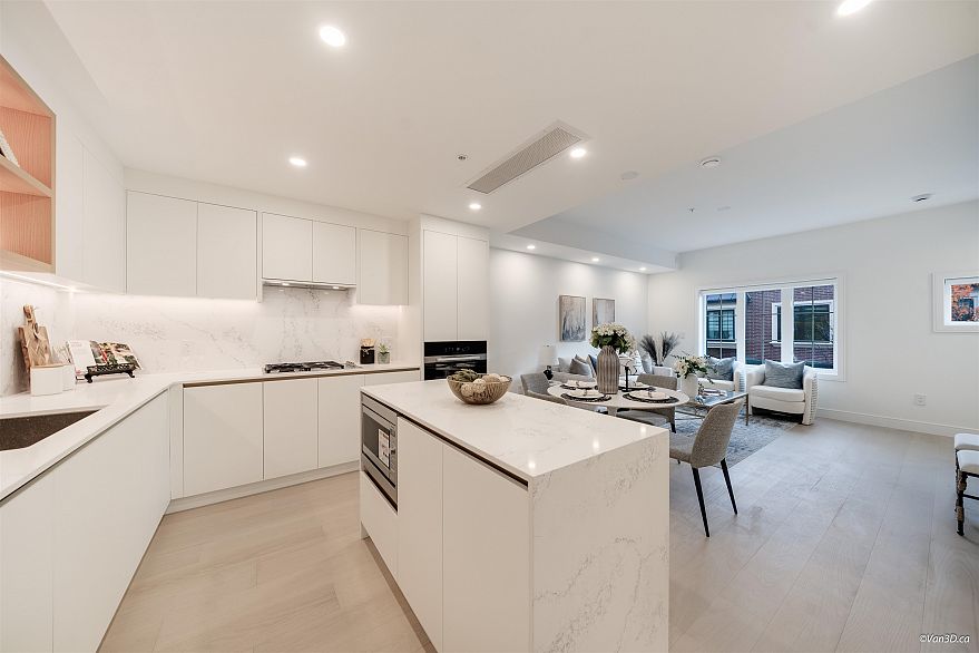 208 918 W 32nd Avenue