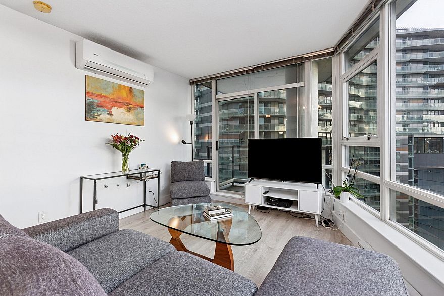 2602 939 Expo Boulevard