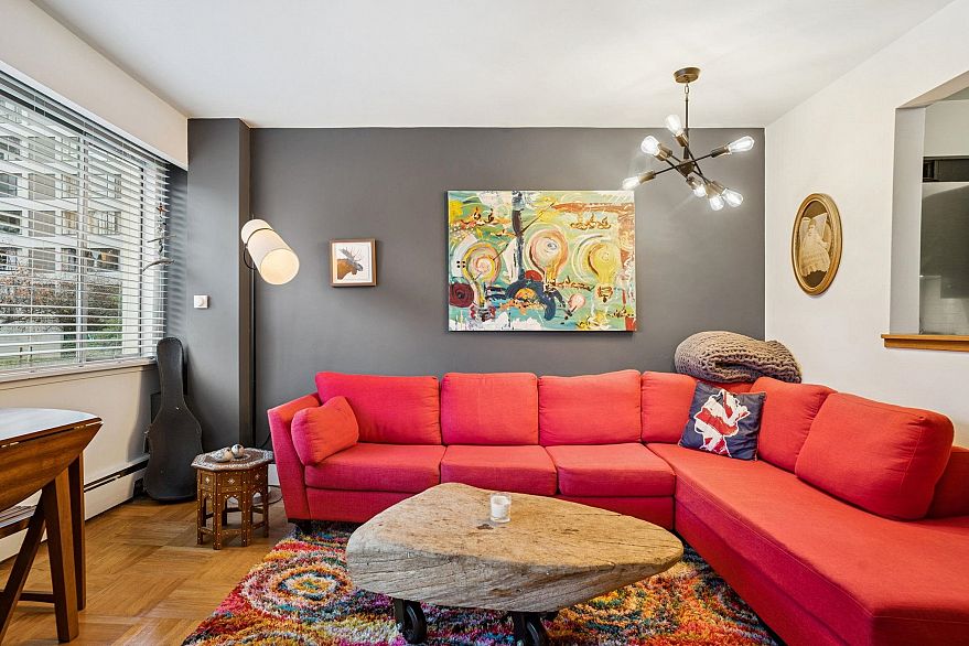 204 1050 Chilco Street