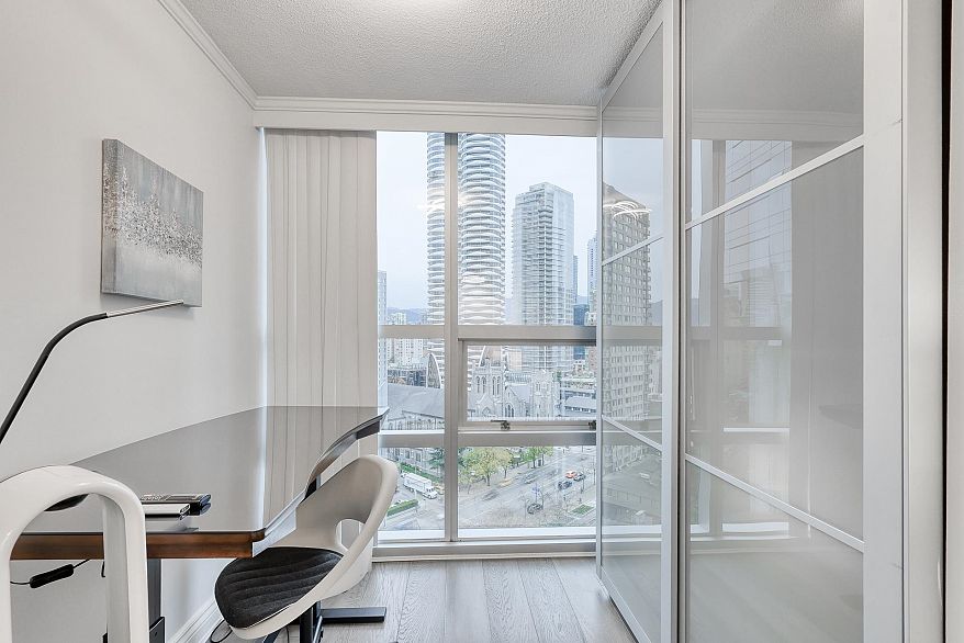 1705 1050 Burrard Street