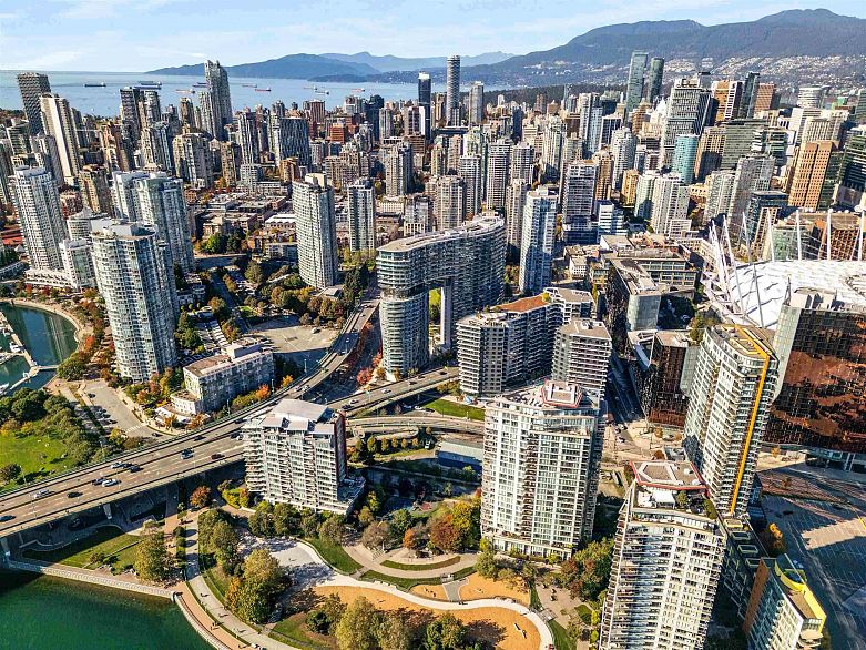 2602 939 Expo Boulevard