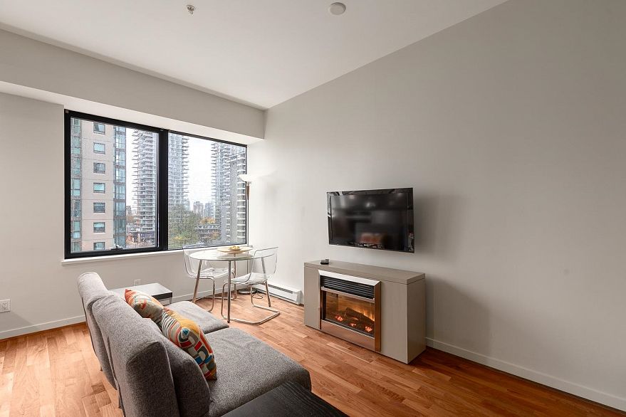 913 1333 W Georgia Street